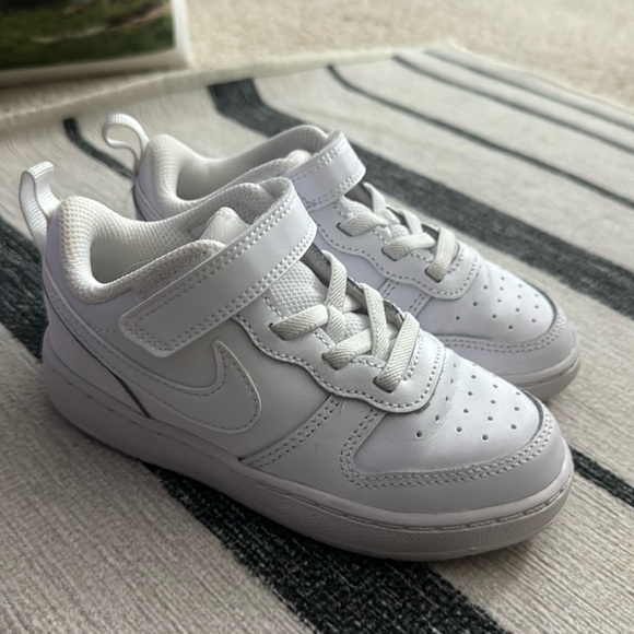 Nike toddler court borough low 2 triple white sneakers - Picture 1 of 3